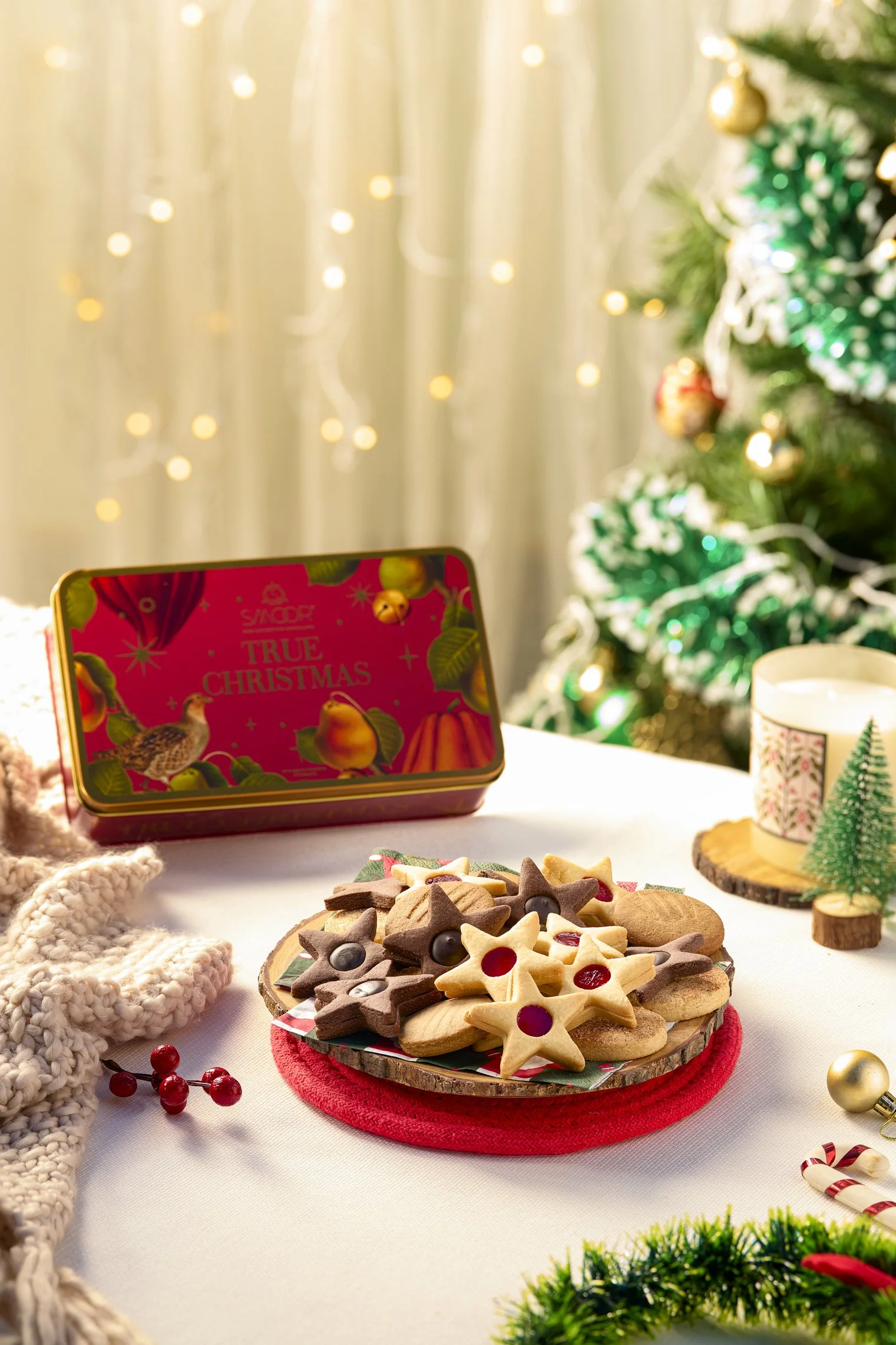 Ginger Bread - Star & Round Tin Mood Shot.jpg