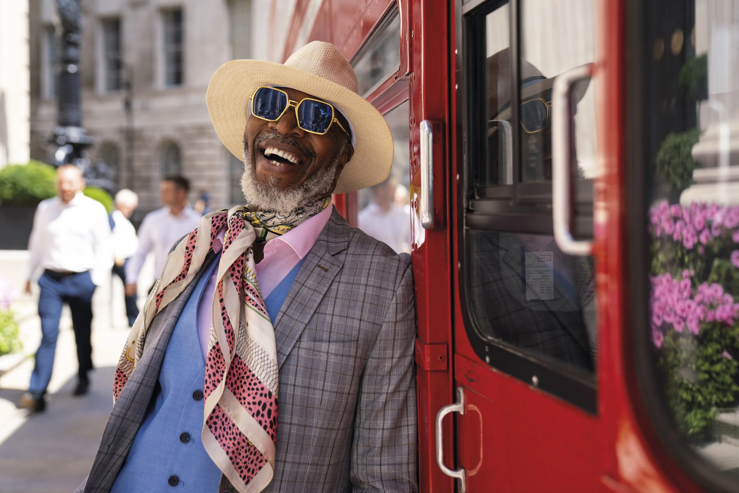 Lifestyle_man_bus_55_75_0382_PAMGR.jpg