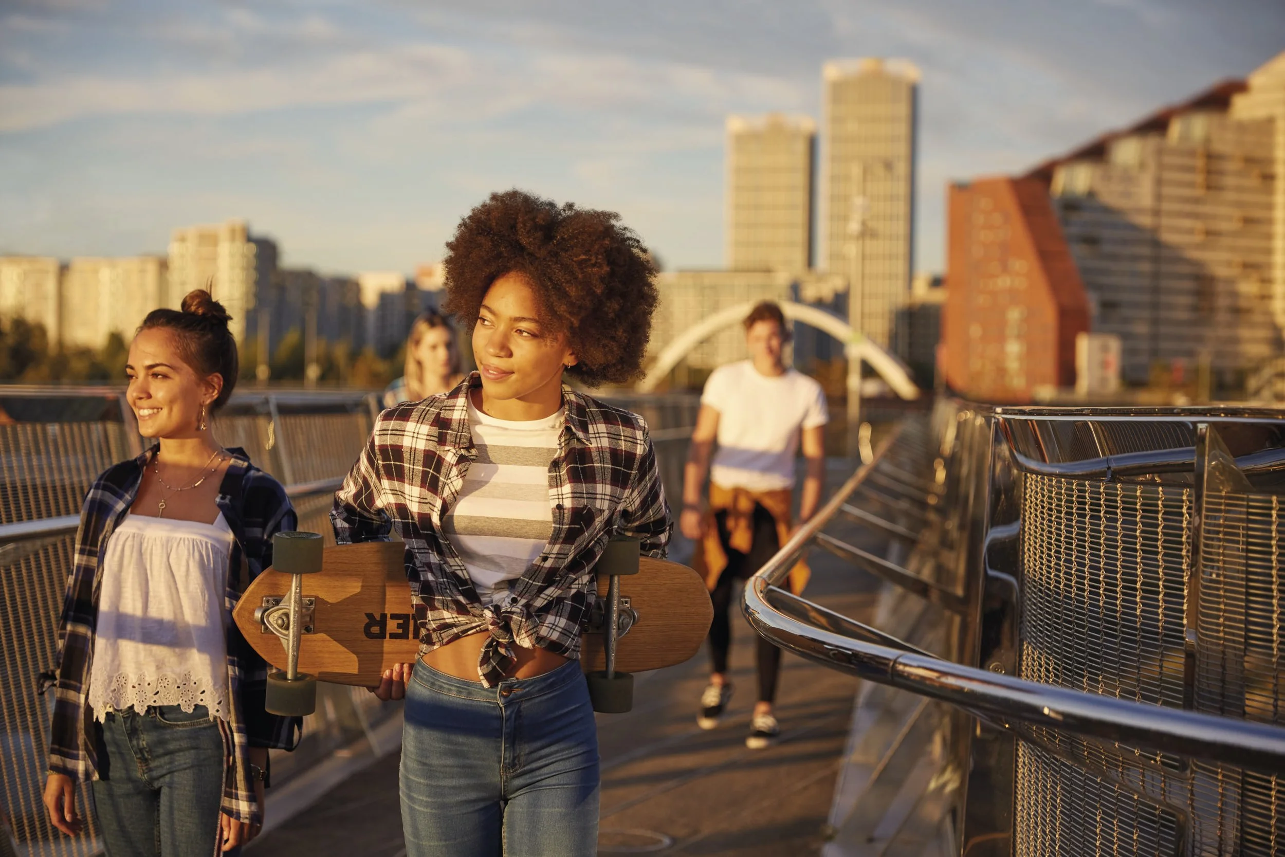 MYN1126_Lifestyle_City_Bridge_Boy_Girls_3444_PAMGR.jpg