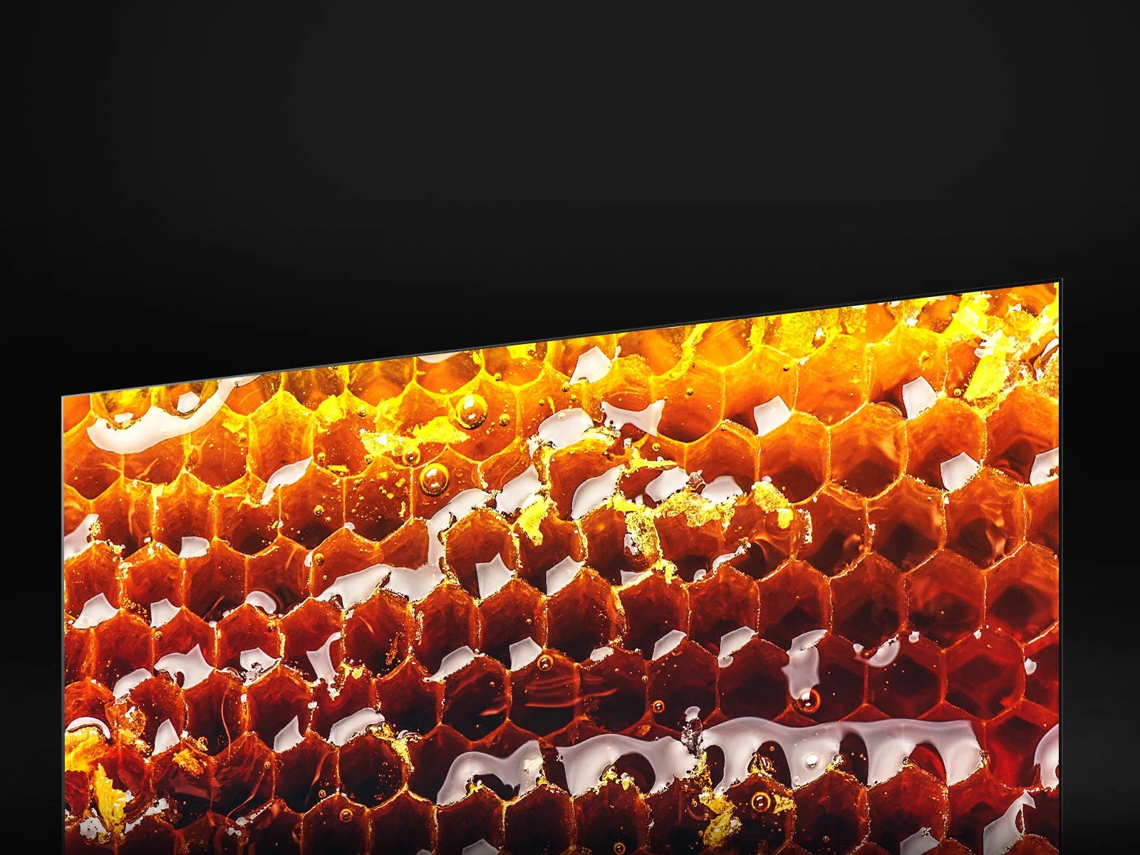 TV-SIGNATURE-OLED-Z9-03-OLED-With-8K-Resolution-Desktop.jpg