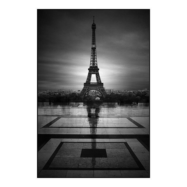 rainy #longexposure sunrise thanks to @p0llyfknp0cket and her amazing ability to scatter tourists away with an umbrella and pre-coffee aggression

#paris #eiffeltower