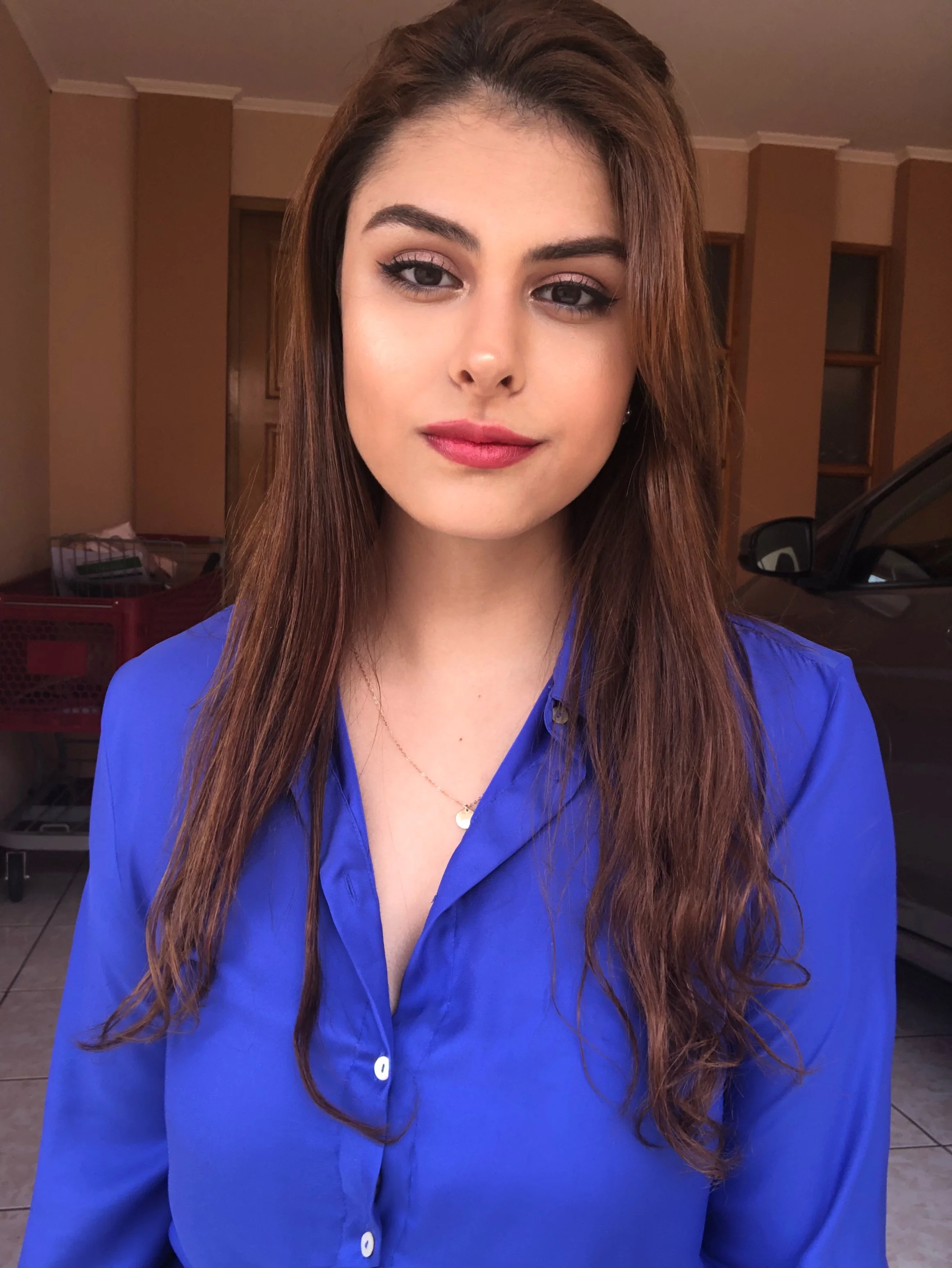 5. Chanel Rouge Allure Luminous Intense Lip Color en el tono Enigmatique También es uno de mis favoritos desde hace mucho tiempo, me encanta porque a pesar de que es un tono rojizo, siento que es súper fácil de usar y no es demasiado , ¡pueden usarlo en cualquier momento! Es un poco brillante, pero se queda en los labios por mucho rato.