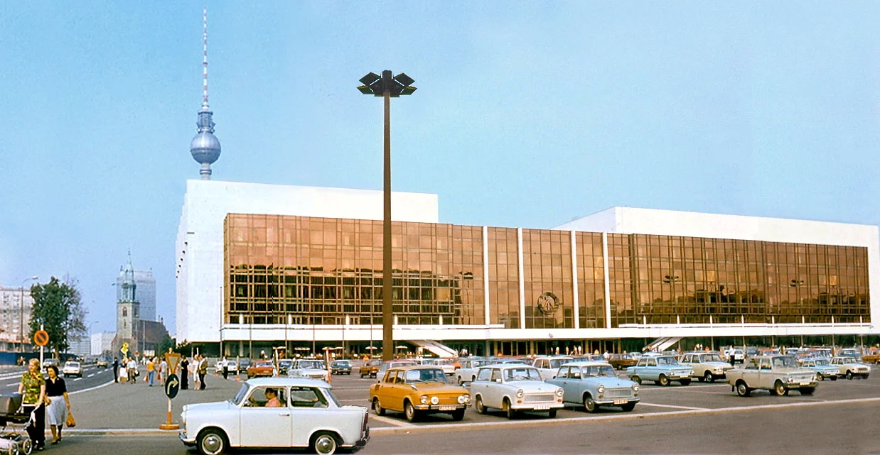 Palast_der_Republik_DDR_1977.jpg