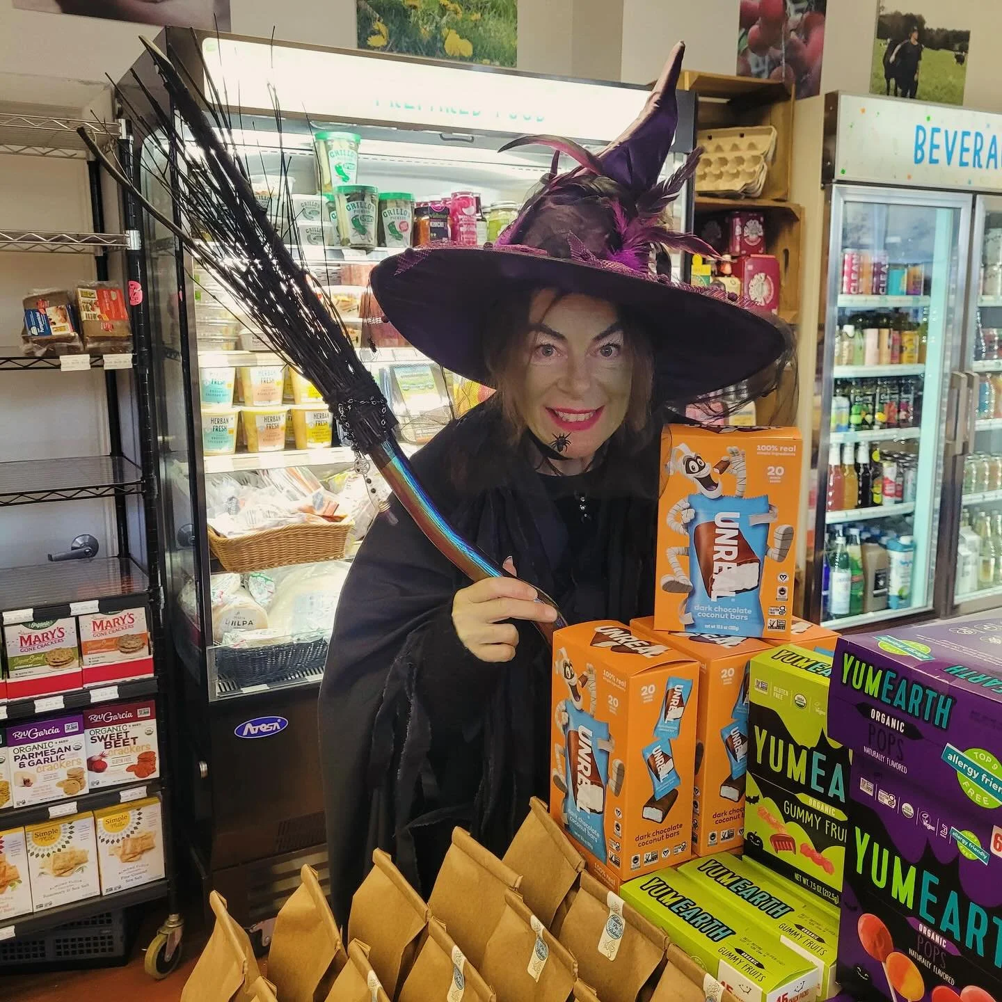 🧙🏽Casting spells at RG19! 👻🎃💀
It&rsquo;s Halloween, and there&rsquo;s something spooky going on in our store! 
Treats galore!
Ghouls, zombies, witches and wizards are always welcome!
Stop by for a treat or two, and let us help you get in the spi