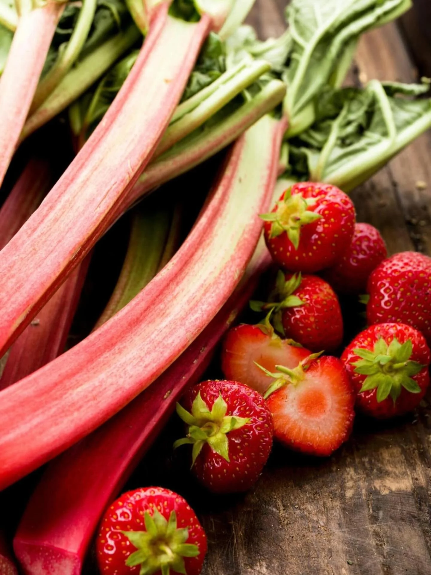 ❣️🌱 Yay!! Organic Rhubarb arrives tomorrow morning and we CAN&rsquo;T WAIT 
⏱️👀
Bring it ❤️
#organicrhubarb #rhubarbseason #rollinggrocer19 #hudsonny #hudsonnygrocery
