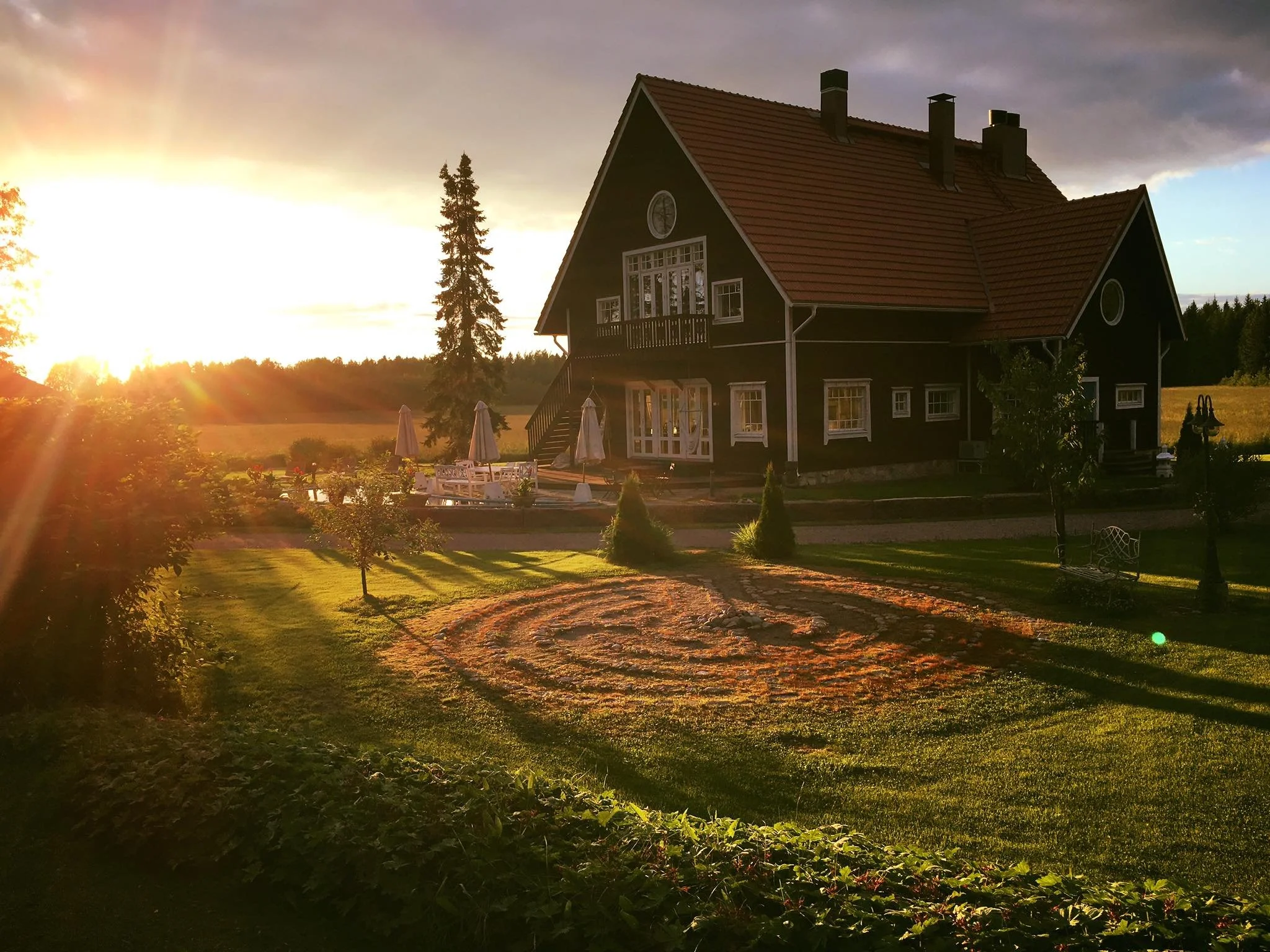 villa mandala_kesä.jpg