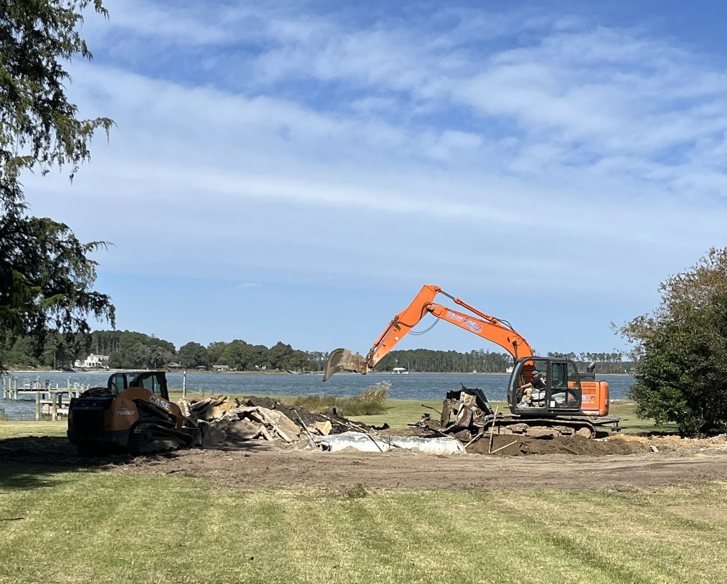 Construction of new pool at Fitchetts Wharf