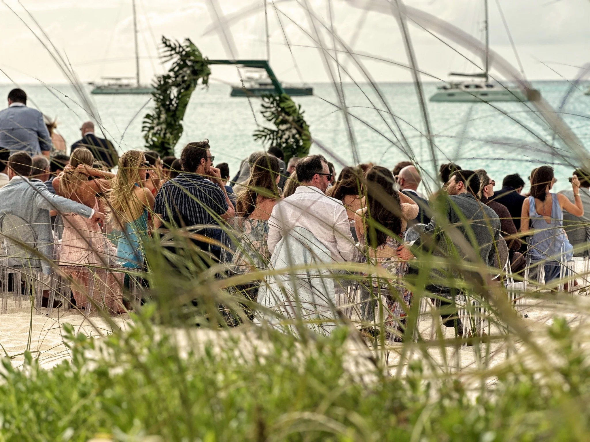 Palm leaves, orchids, coconuts, sea grass 🥥🌴

Guests gathered by the water, yachts anchored in the bay, laughter drifting through the breeze.

A day where place and design came together in simple, unforgettable harmony.
.
.
.
.
.
.
.
.

#OldFortBay