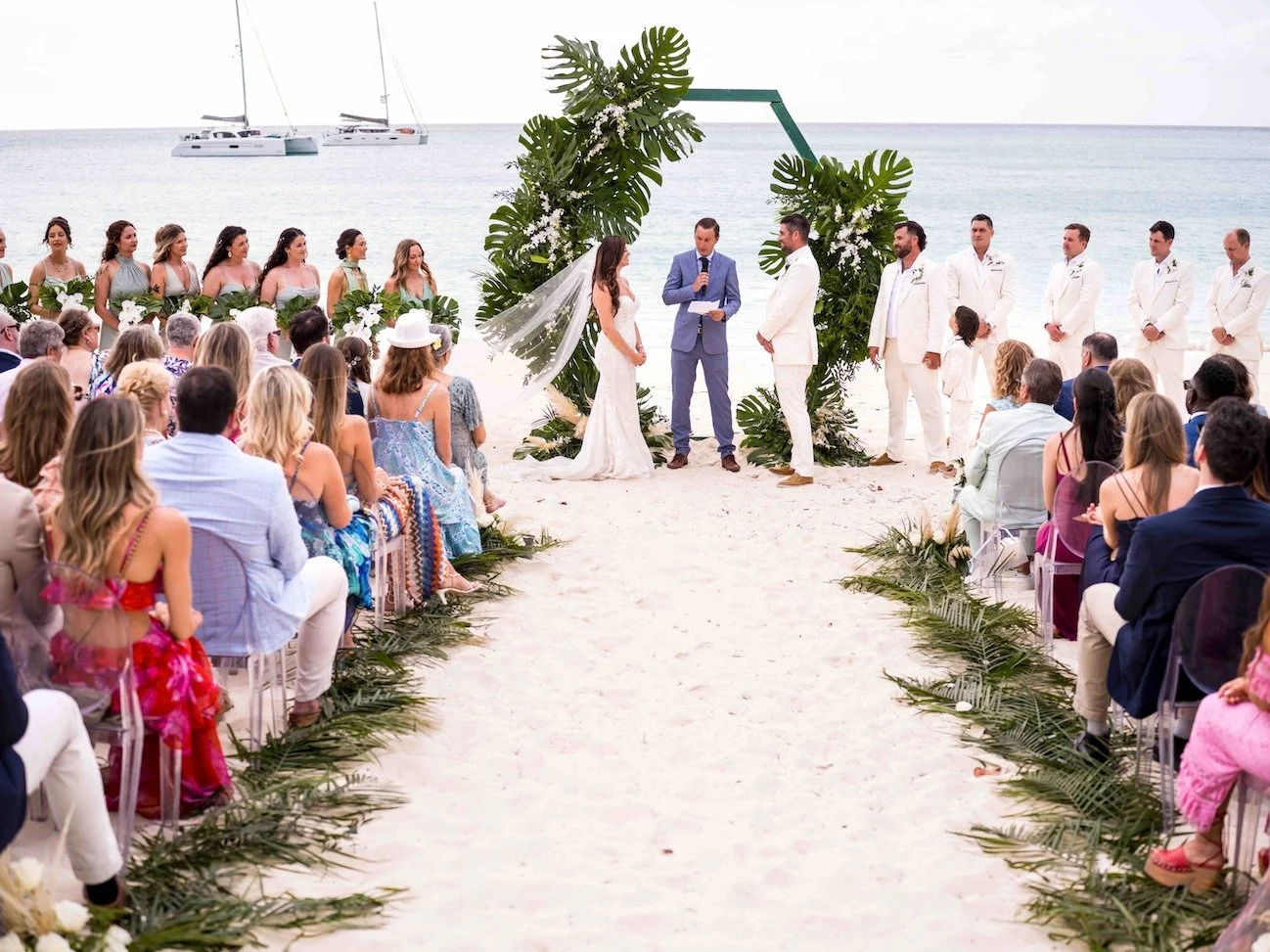 Palm-framed vows, long tables under the sky, and a head table set with its own quiet kind of magic.

A celebration shaped by light, love, and the natural beauty of Old Fort Bay.
.
.
.
.
.
.
.
.
.
#OldFortBayWedding #BahamasWeddingDesign #TropicalChic