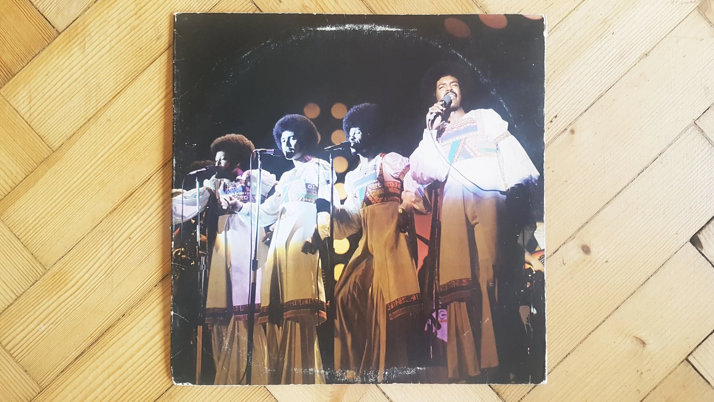 The crepuscular vision of the Chi-Lites