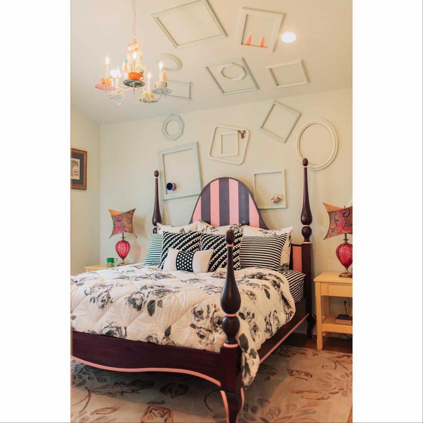 “It would be so nice if something made sense for a change” 🍄 
.
@e.l.k__furniture
@ oldbiscaynedesigns
.
#disneydecor #alice #wonderland #design #interiordesign #bedroom #princess #disneylife