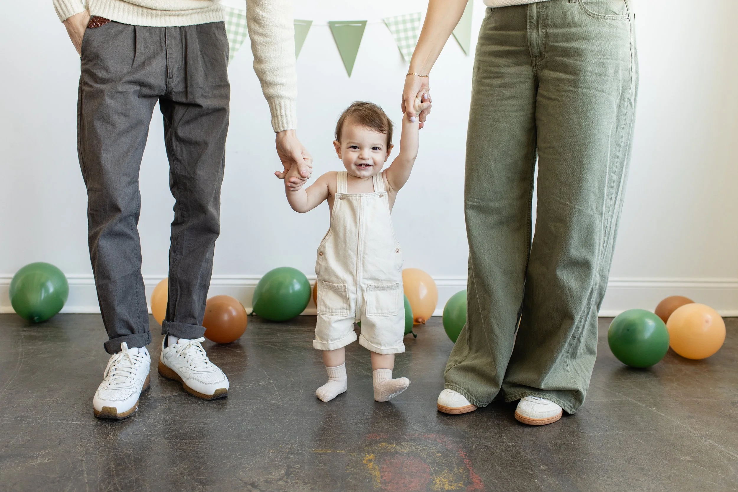 milestone-photos-banner-balloons-one-walking.jpg