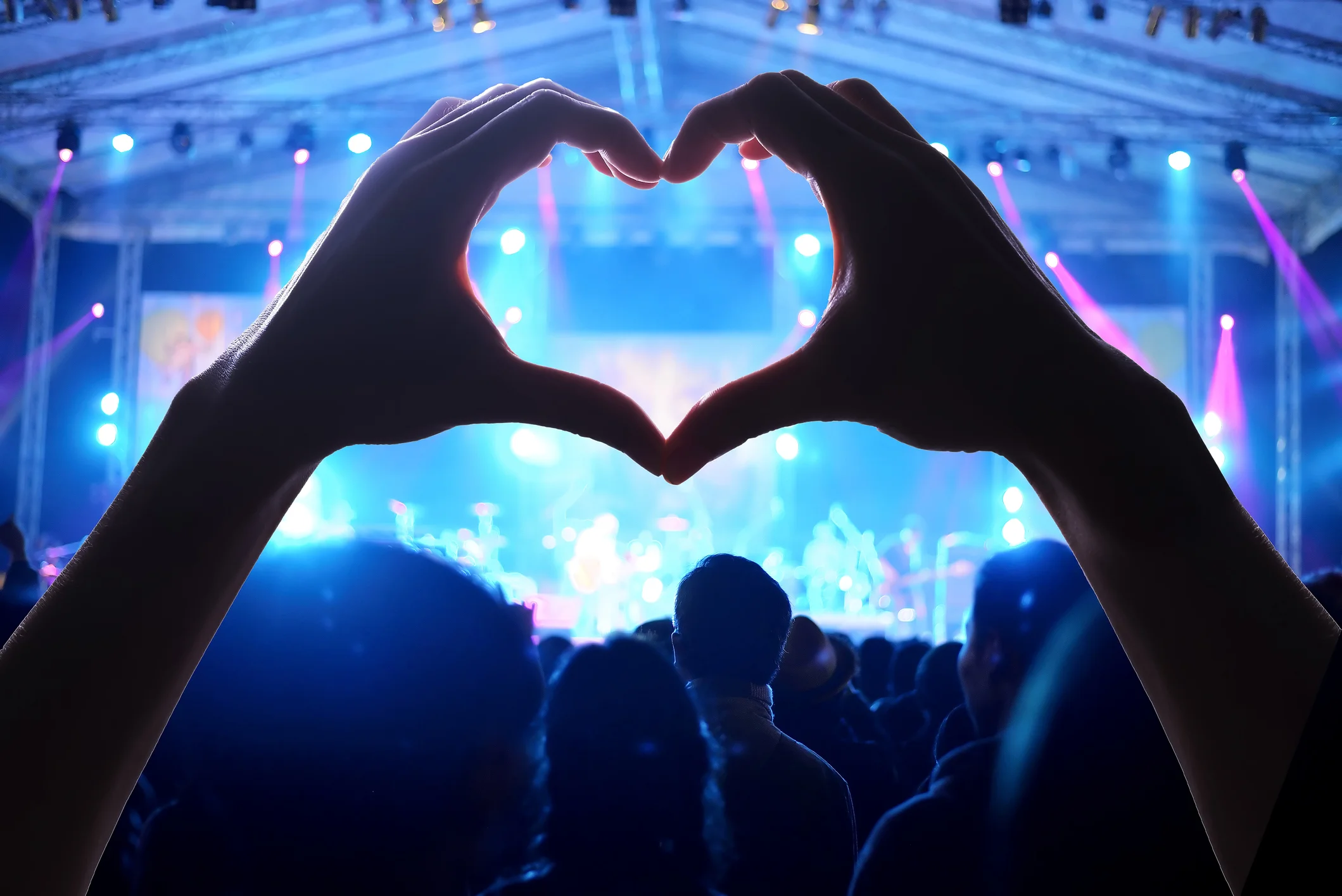 heart_hands_rock_concert