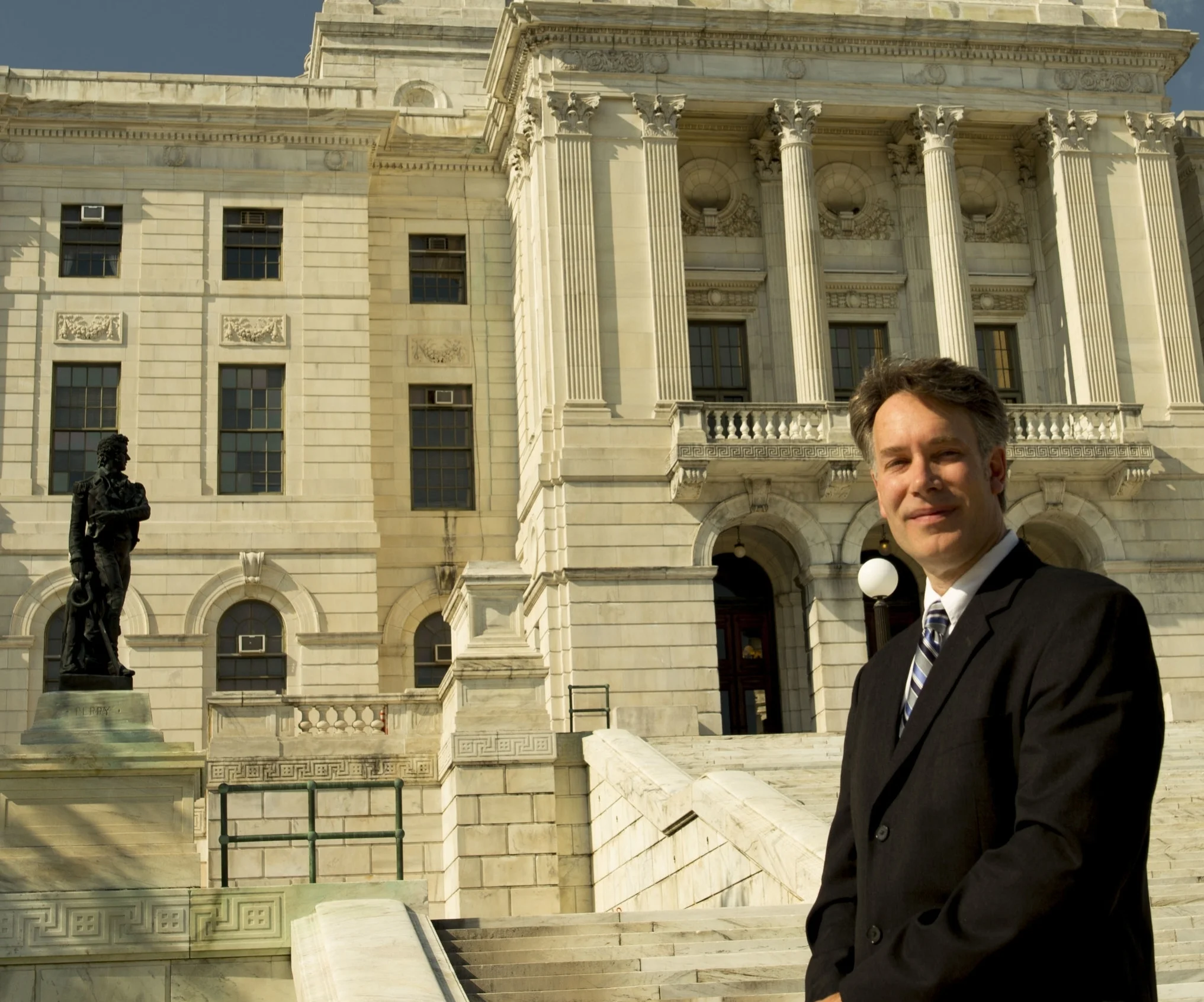 photo Ross McCurdy front of State House with Independent Man.jpg