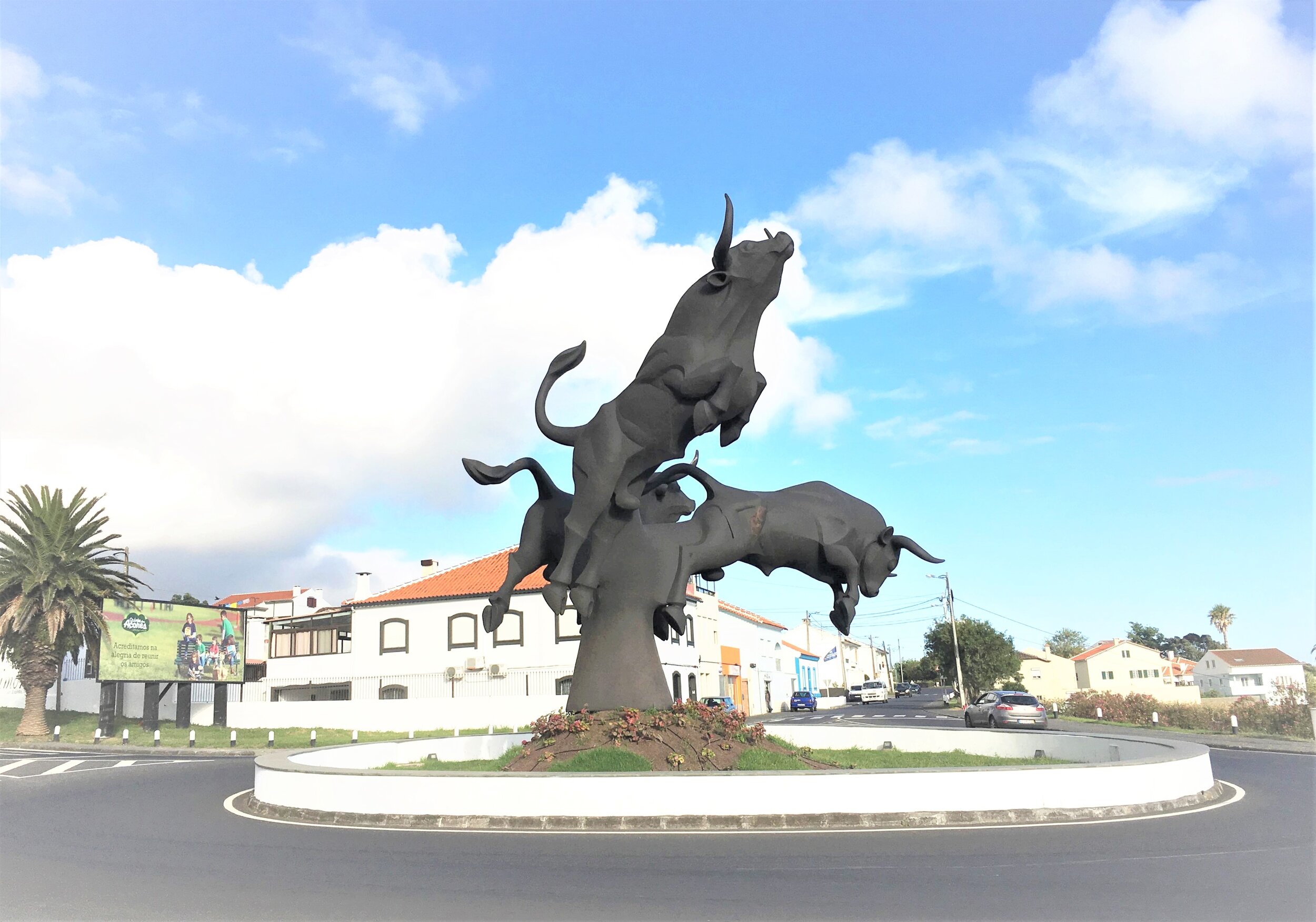 Monumento ao Toiro / Taurus Monument
