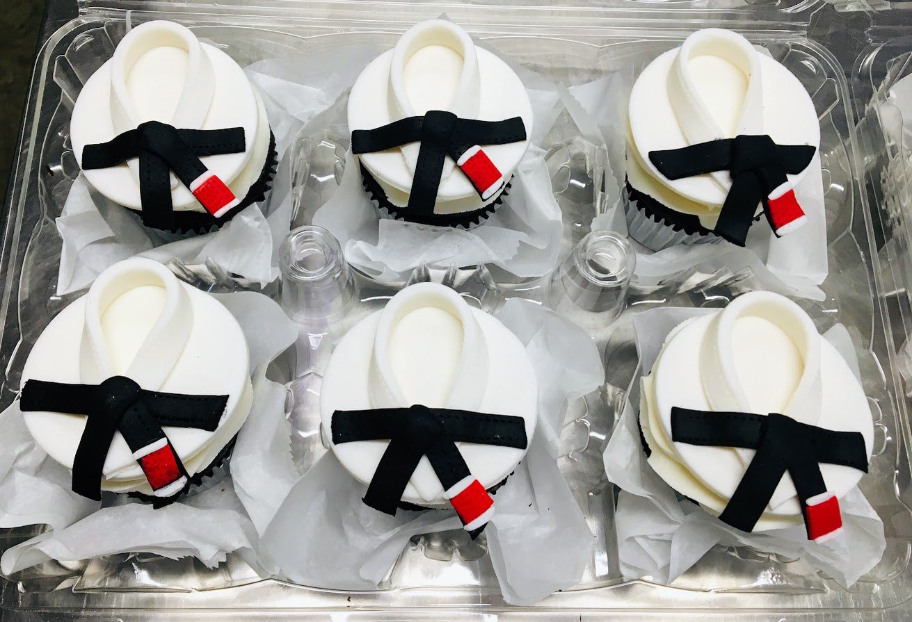 fondant cupcakes.JPG