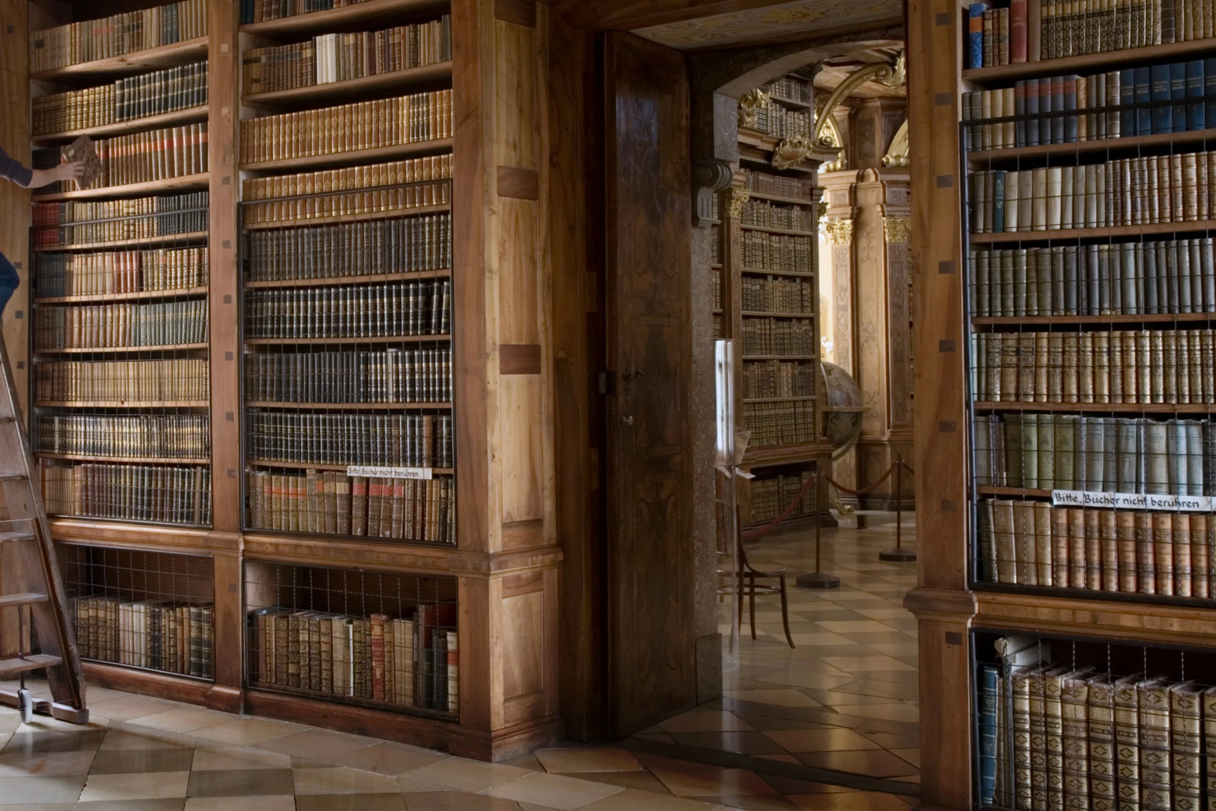Austria_-_Melk_Abbey_Library_-_19221.jpg