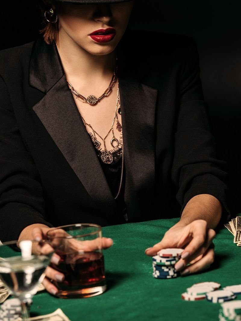 2023-secret-dinner-zurich-casino-royale-woman-at-poker-table.jpg