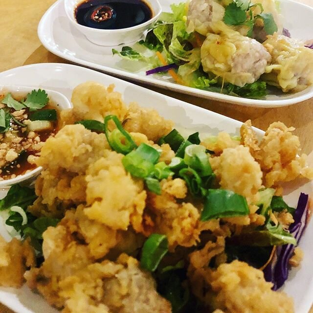 Enjoy lunch in the sun and order our delicious deep fried squid in batter and pork and prawn dumplings ☀️ #thailand #thaifood #food #foodie #foody #foodstagram #foodporn #lunch #lockdown #stayathome #foodlondon #eatlondon #londonfood #foodblog #londo
