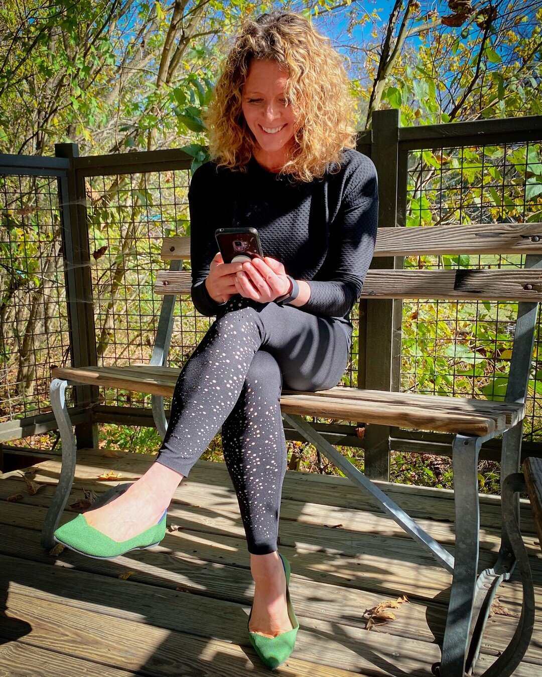 I don&rsquo;t always where shoes that aren&rsquo;t sneakers, but when I do these @rothys are a comfy, sustainable choice and a fun way to add a pop of color to one of my fave @caliabycarrie ensembles. ⠀⠀⠀⠀⠀⠀⠀⠀⠀
⠀⠀⠀⠀⠀⠀⠀⠀⠀
Thanks for the shoe hookup, @