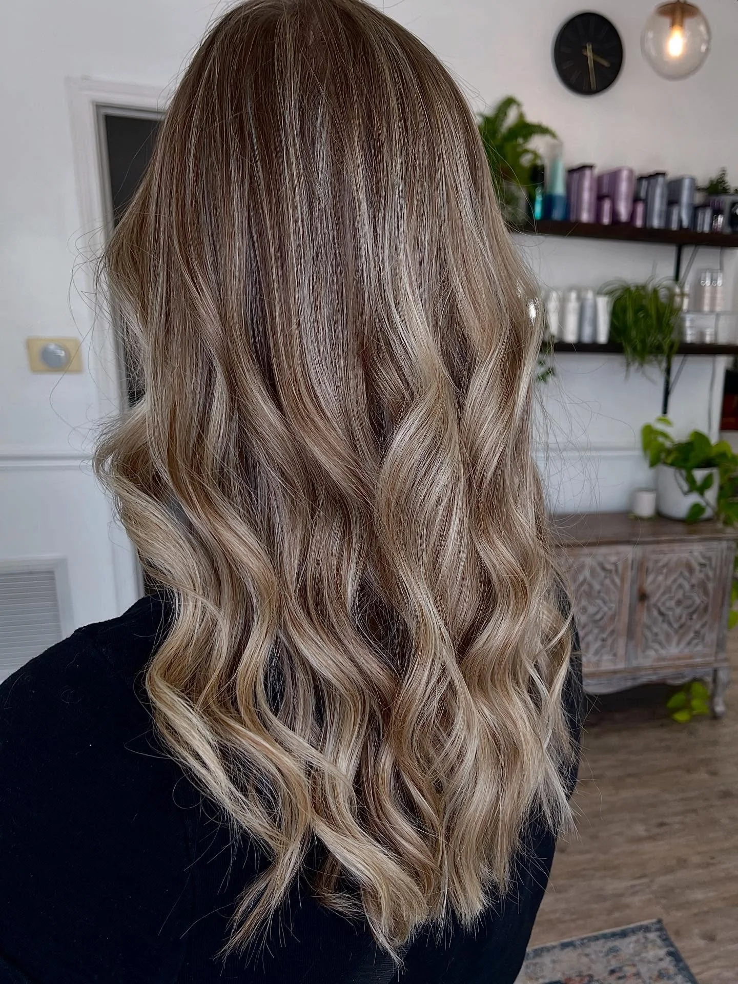 D I M E N S I O N ✨ 

Cut and highlights by @lifeandhairbyhaley