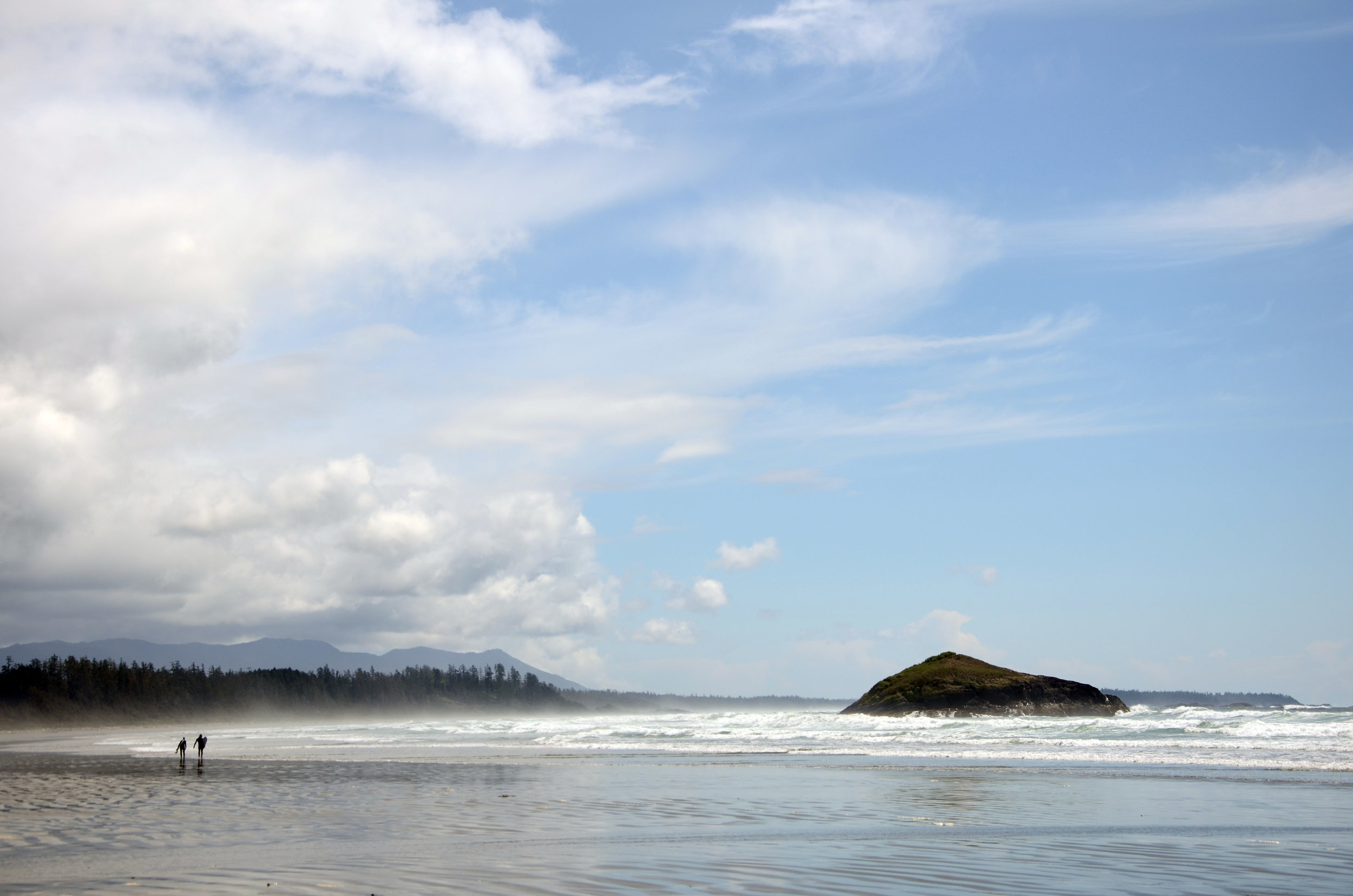 SURFING IN TOFINO