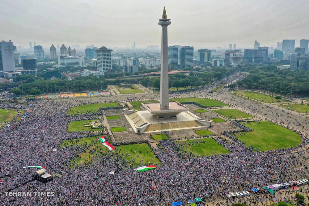 Nonviolence News: Warm Up Protests, Slow Marches, Bangladesh Garment  Workers Strike & 2 Million Indonesians Protest For Palestine — Pace e Bene  Nonviolence Service