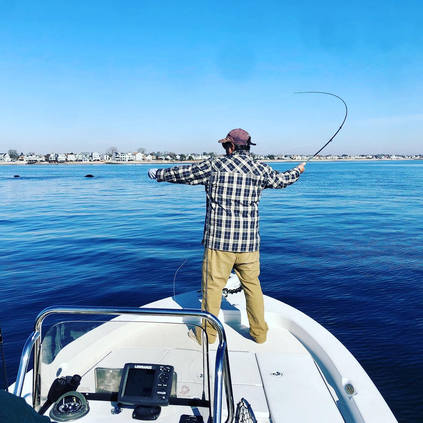 Double hauling for stripers on the sound. 

.
.
#stripers #striperfishing #flyfishing #connecticut #longislandsound #fishing #fishinglife