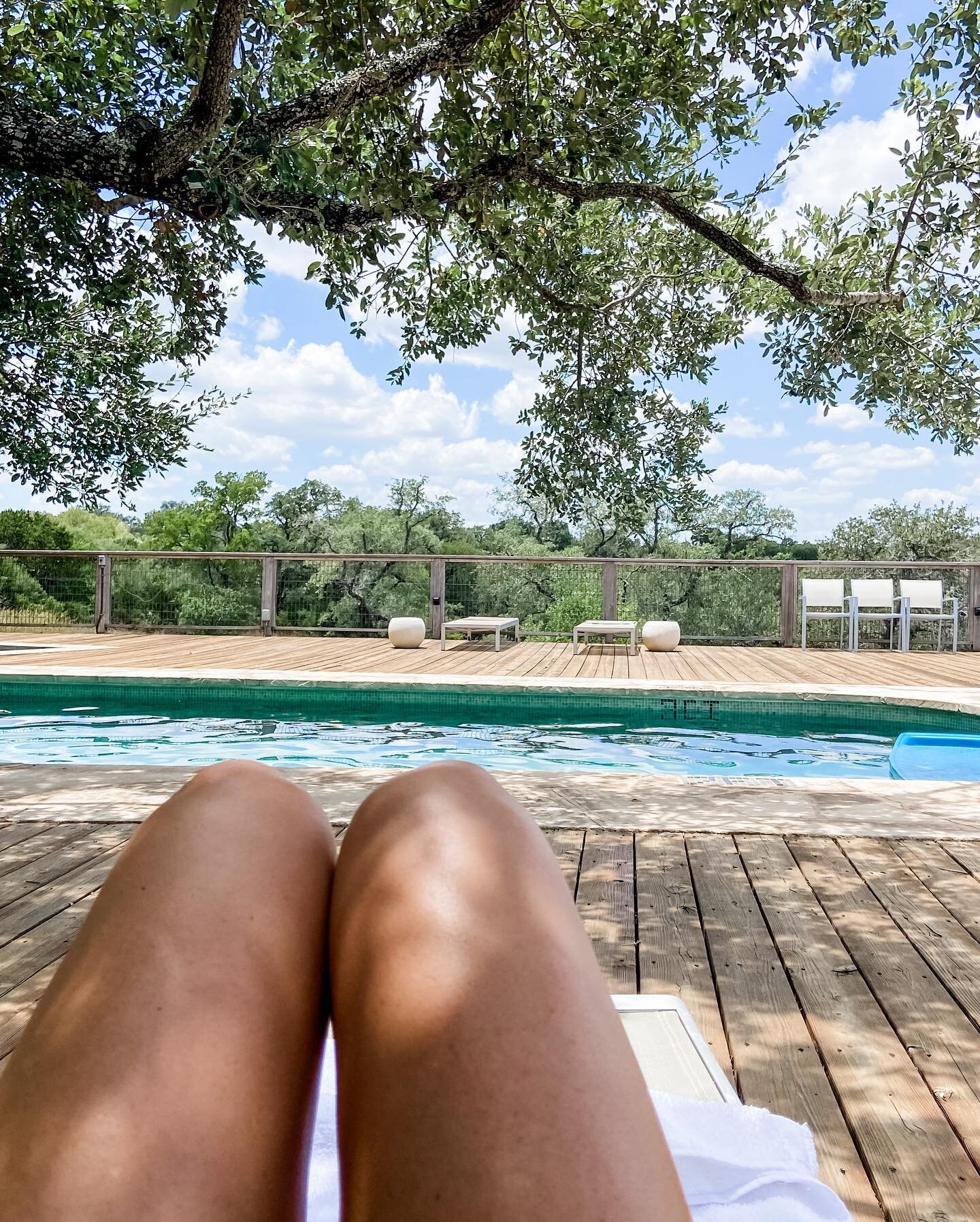 ILY 💕

Nothing like a long weekend with my bestie @angela_r_mayer!

Long-awaited reunion trip to a cute lil inn &amp; spa in the sticks of Austin Hill Country 🤷🏻&zwj;♀️ - not complaining!

Day drinking sangria &amp; reading by the beautiful pool, 