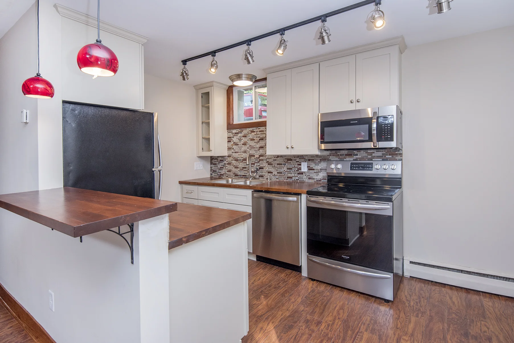 Copy of Open kitchen - countertop leading in to the living room could be used as a breakfast bar.