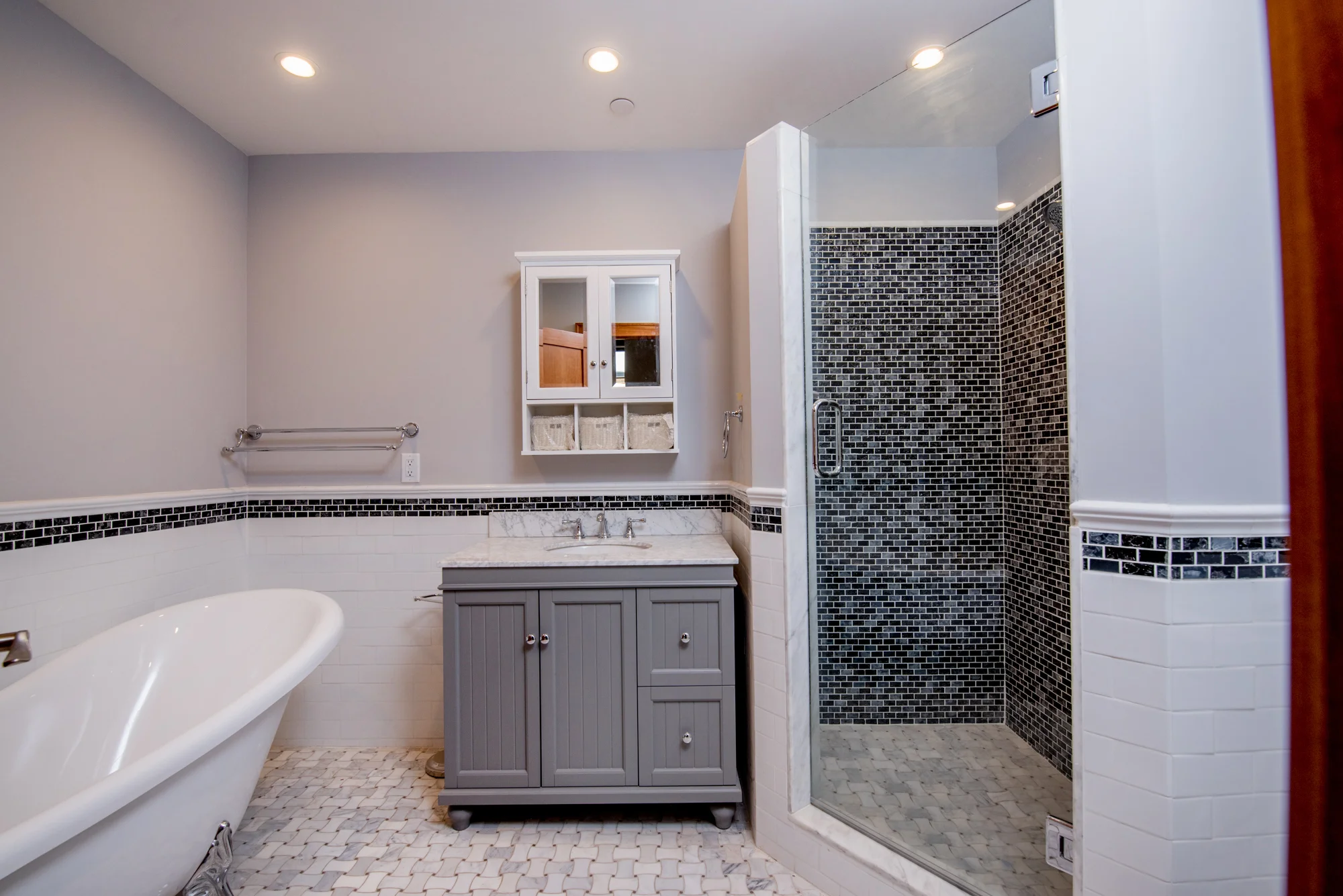 bathroom 3.jpg