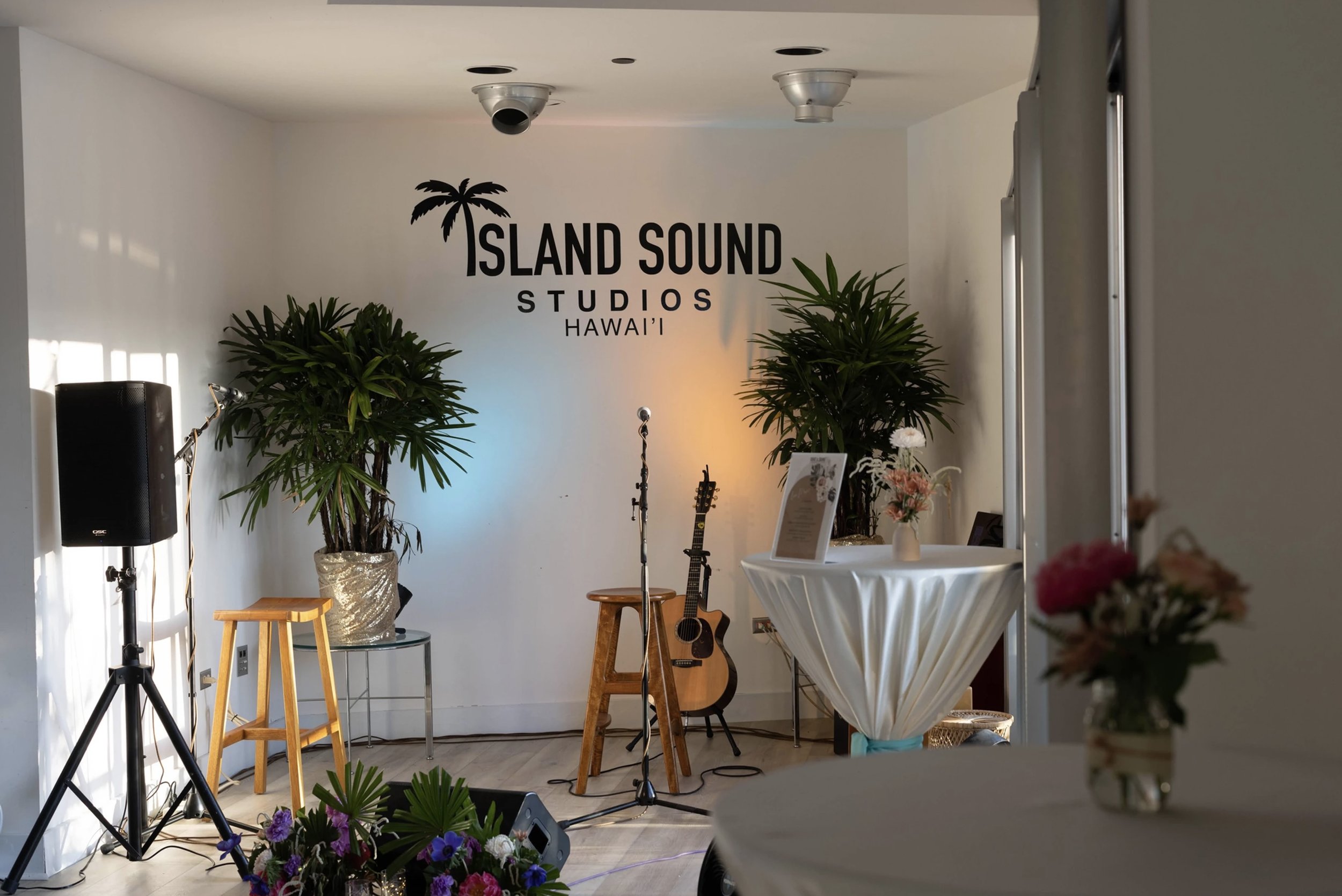 The Lounge at Island Sound - 3.jpg