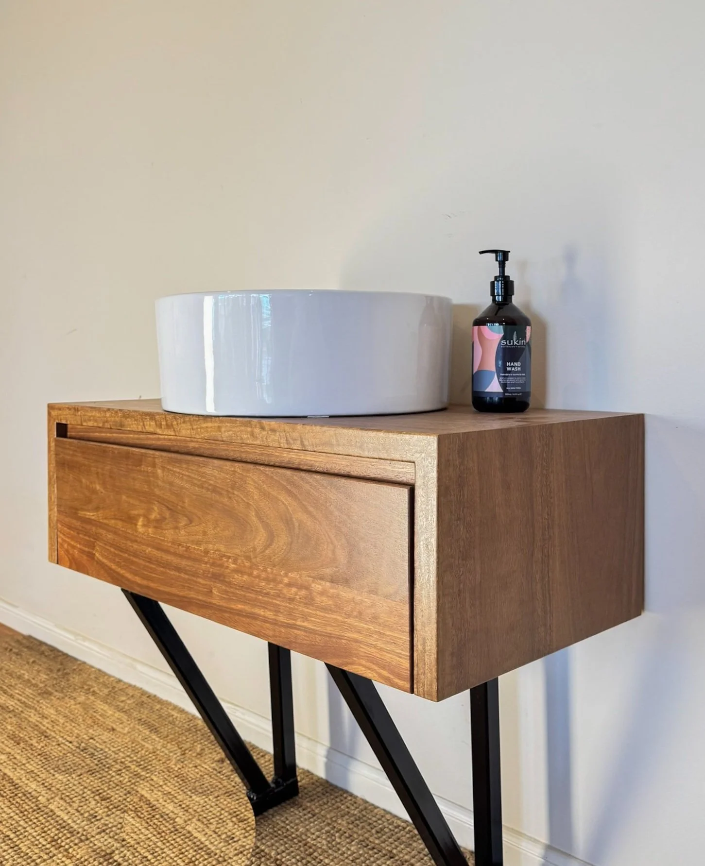 Small+Ensuite+Vanity-2.jpg