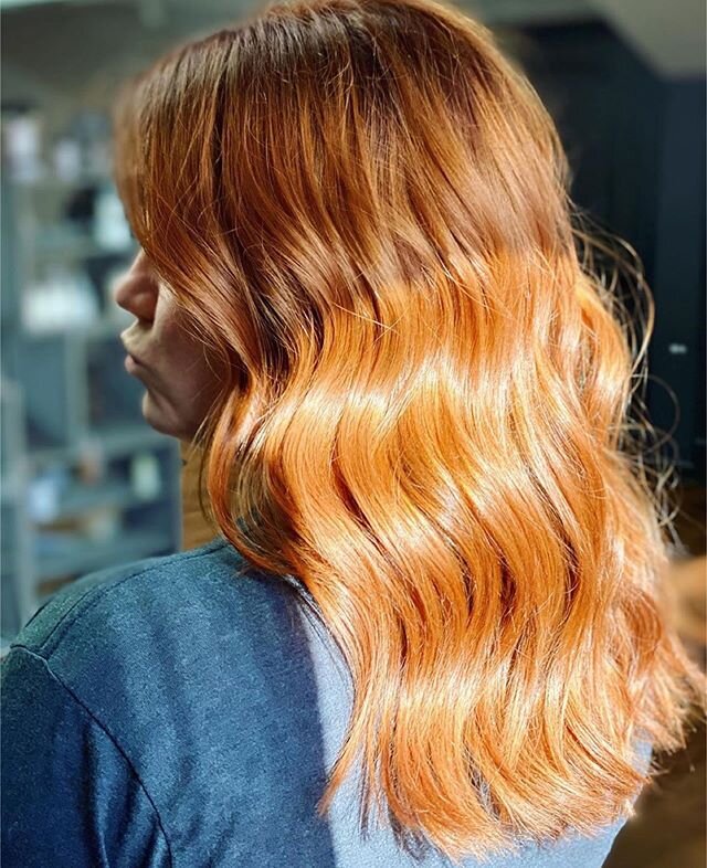 Repost from @hairbyraydenny
&bull;
When your glow is as bright as the ☀️, you take a photo with some natural lighting! @aveda color comes through, per usual with this amazing #avedacopper !!
🙋🏻&zwj;♂️ drop a comment below if ya want to know the for