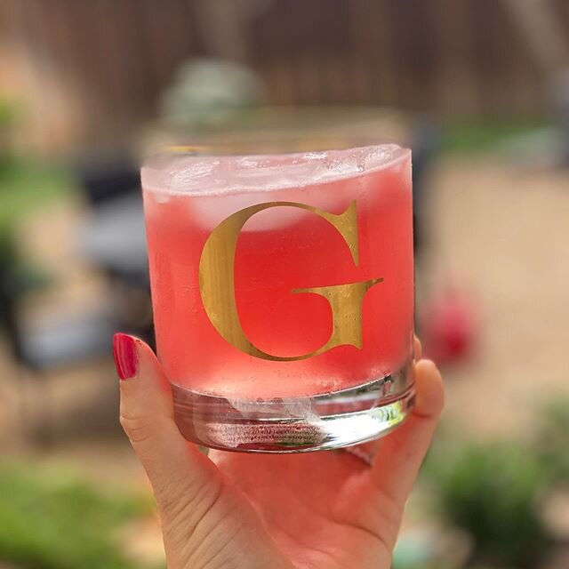 Happy cinco de Mayo! Need some cocktail inspo! Try this&mdash;tastes like a 🍉 jolly rancher, but better! 
1 part @codigo1530 
1 part watermelon juice &amp; a splash of @topochicousa or whatever sparkling water you have on deck. 
Add ice to a cocktai