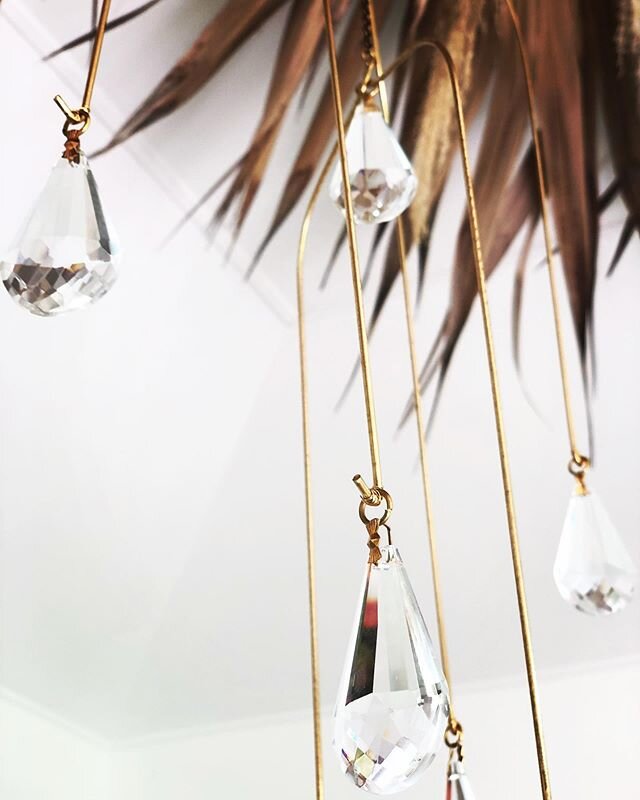 Some new crystal mobiles in the shop ✨
Made with vintage chandelier crystals and raw brass✨