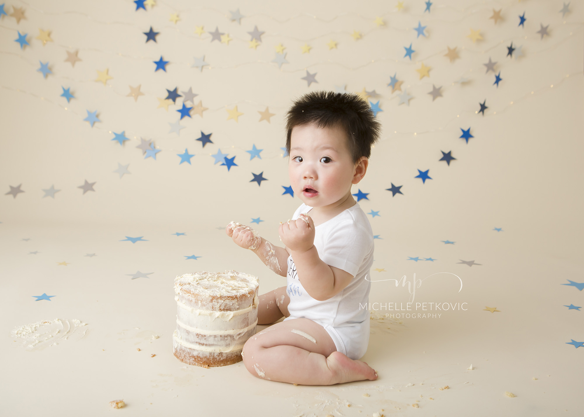 stars-custom-cake-smash-adelaide.jpg