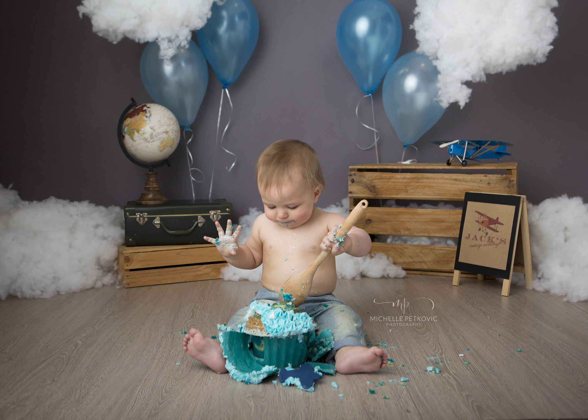 Vintage plane cake smash