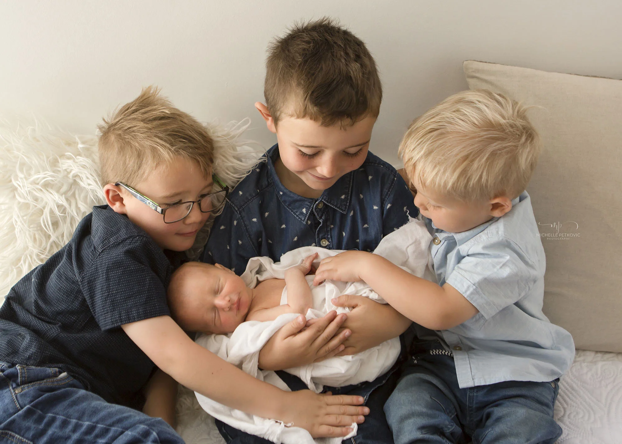 newborn-sibling-photographer-adelaide (Copy)