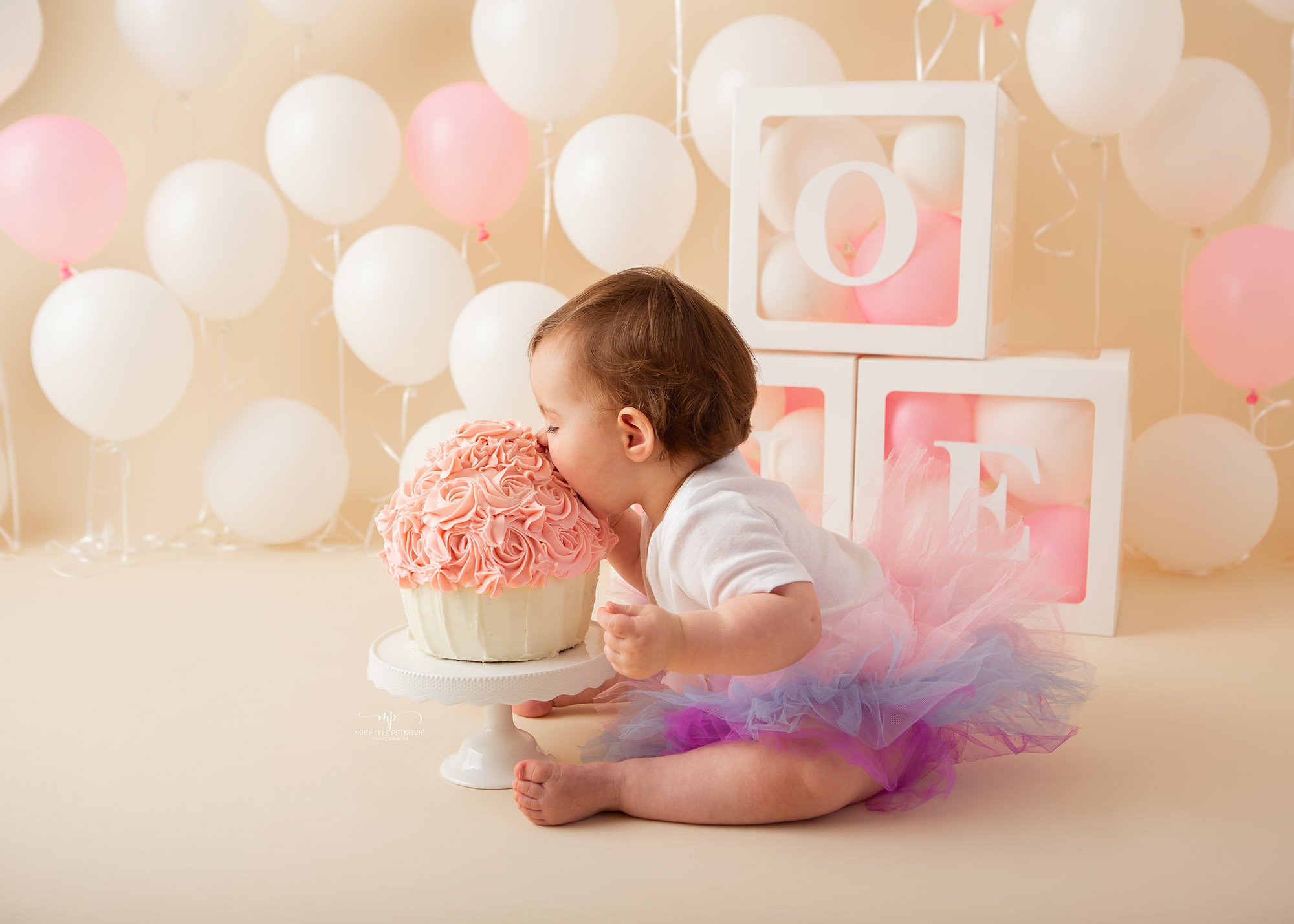 Cake Smash with family photos in Adelaide