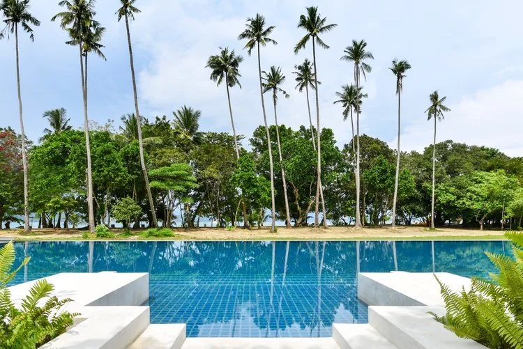 Seda Lio pool, palms, beach.jpg