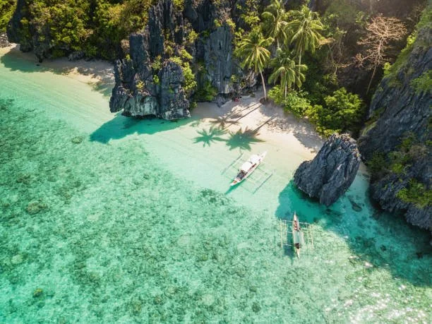 El Nido beach and clear water.jpg