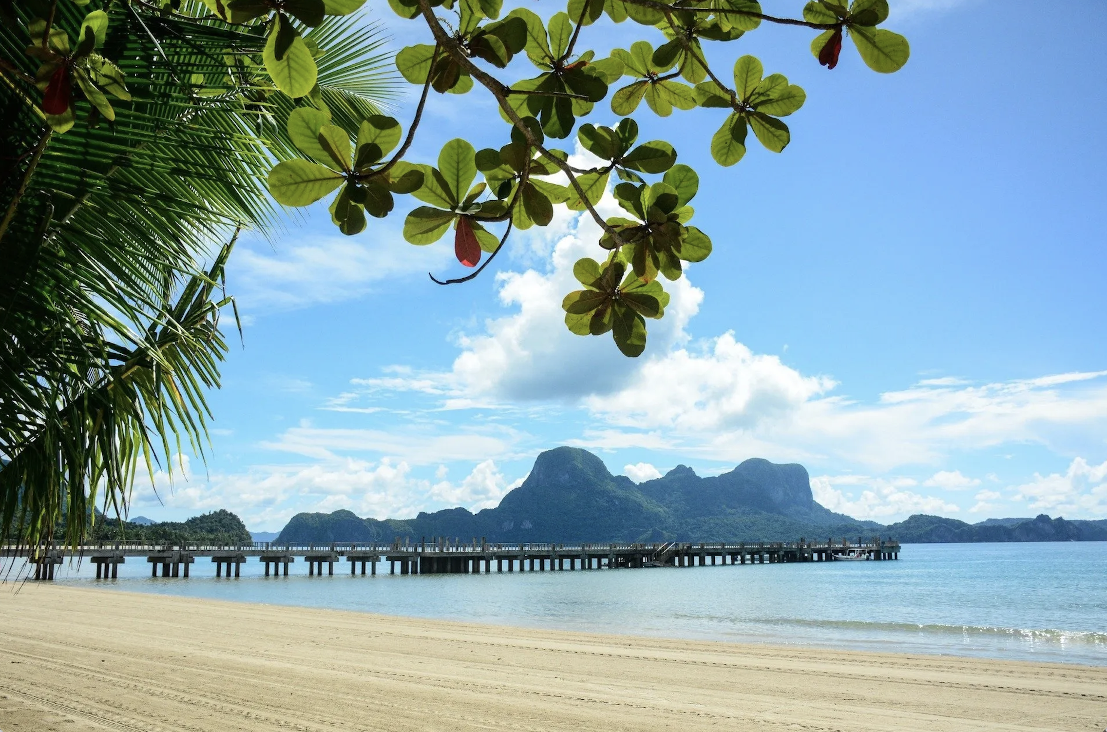 El Nido Beach and pier.png