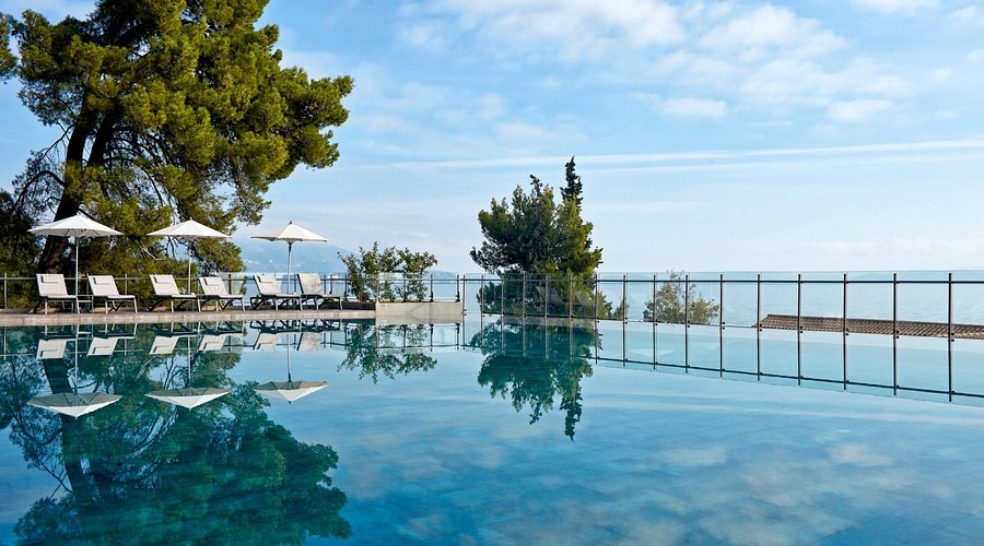 kontokali-bay-resort pool.jpg