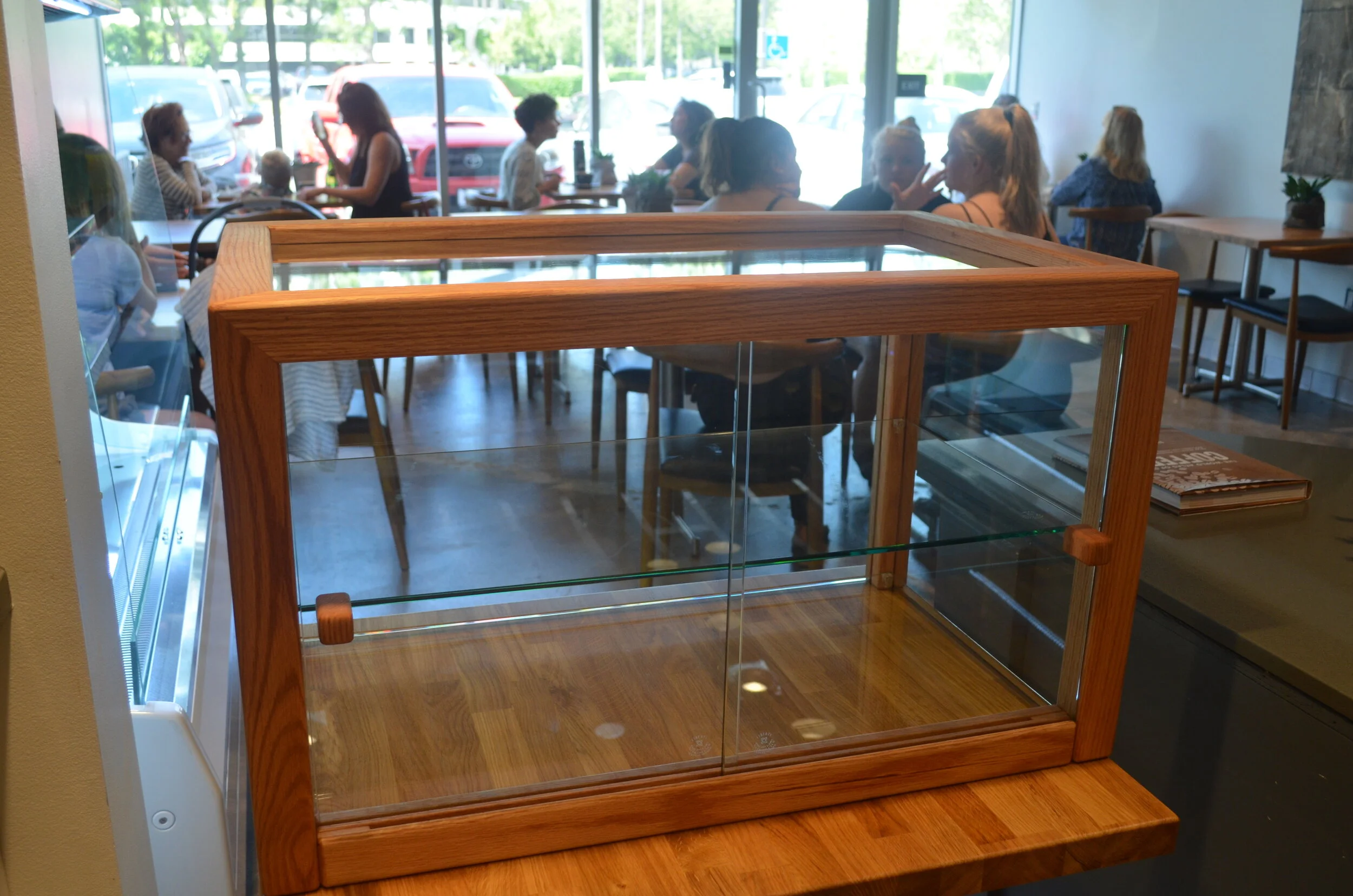 Oak Pastry Case