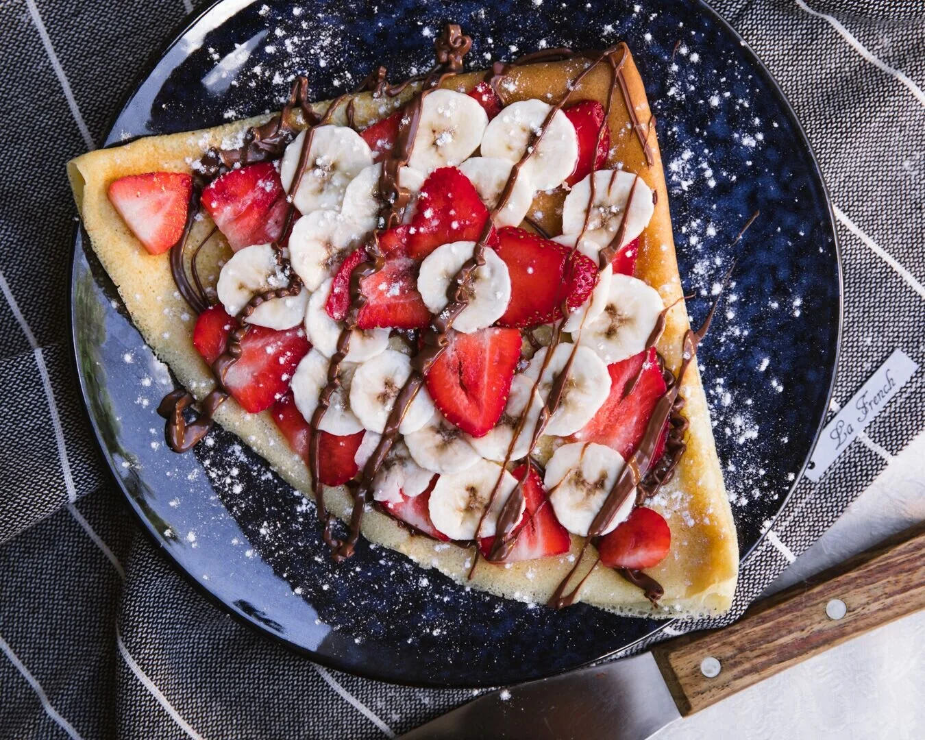 strawberries banana nutella .jpg