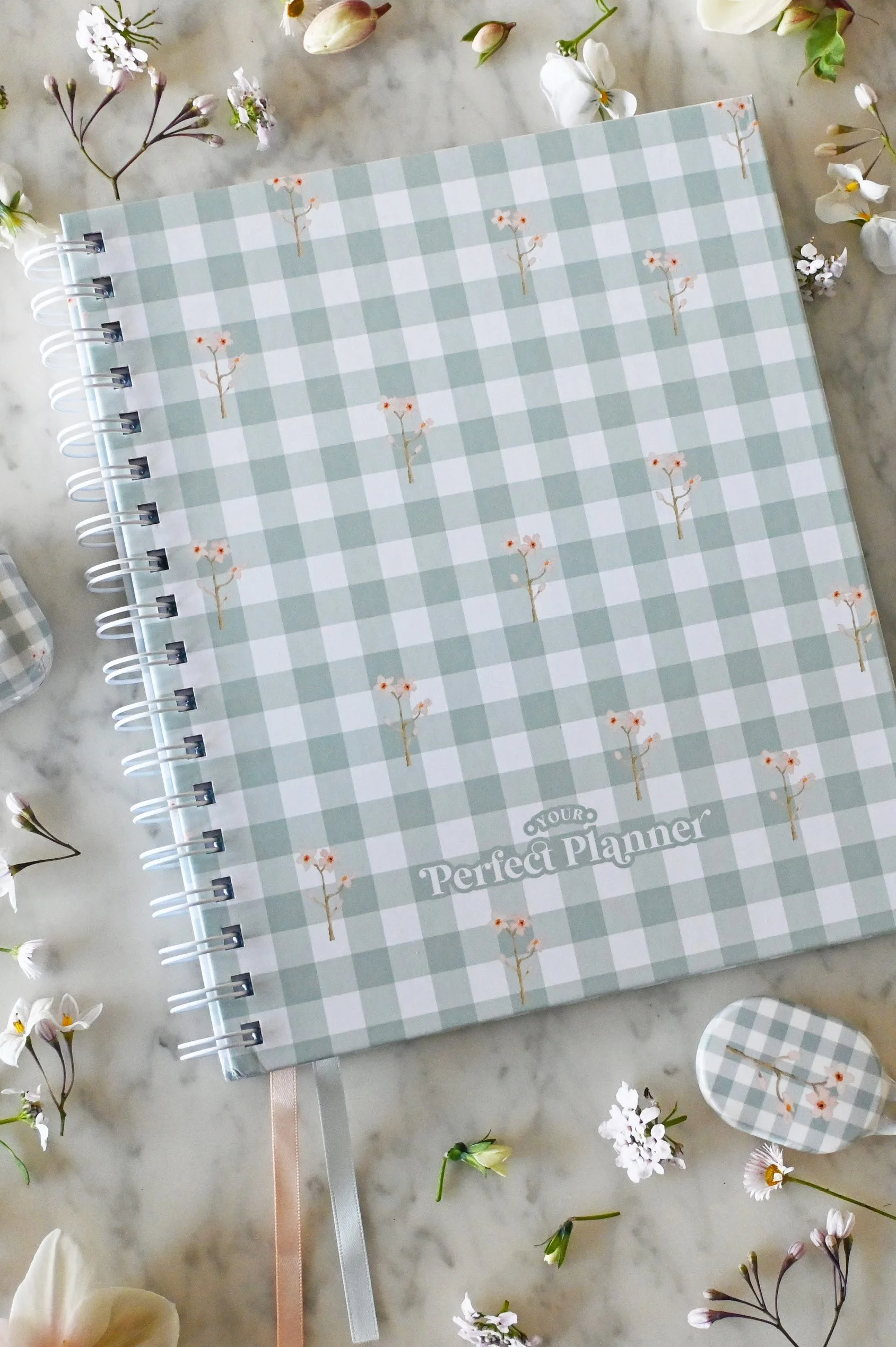 brielle-gingham-planner-airtag-case.jpg