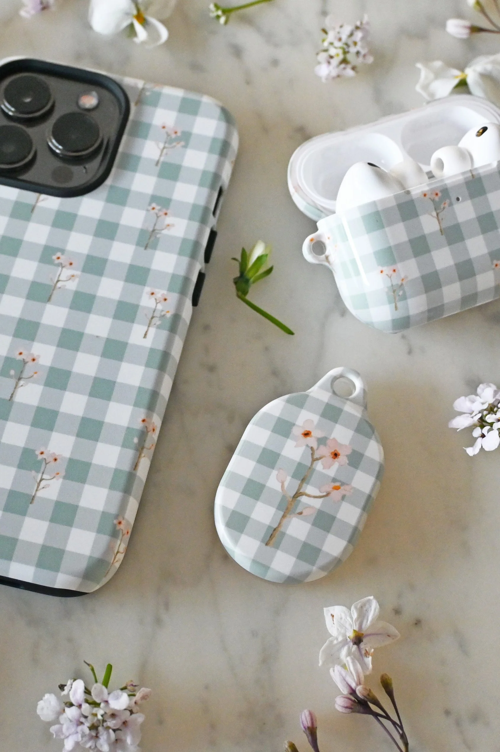brielle-gingham-phone-case-airtag-set.jpg
