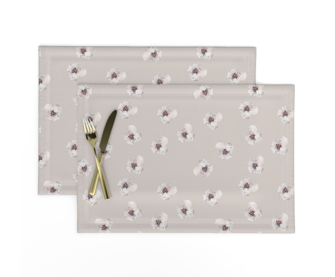 lacen-fabric-placemats-pretty-flowers.png