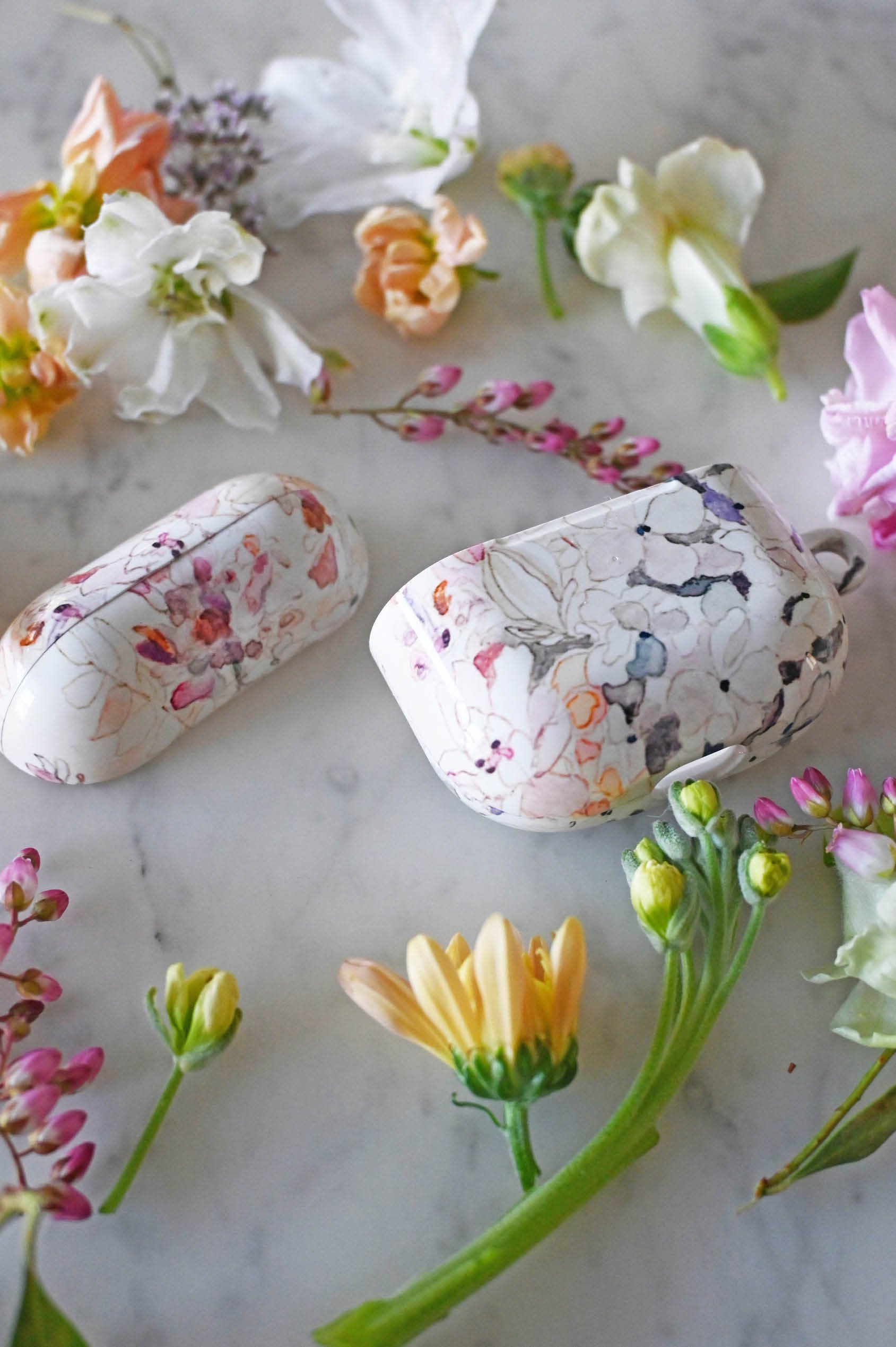 liora-cute-flower-airpod-cover.jpg